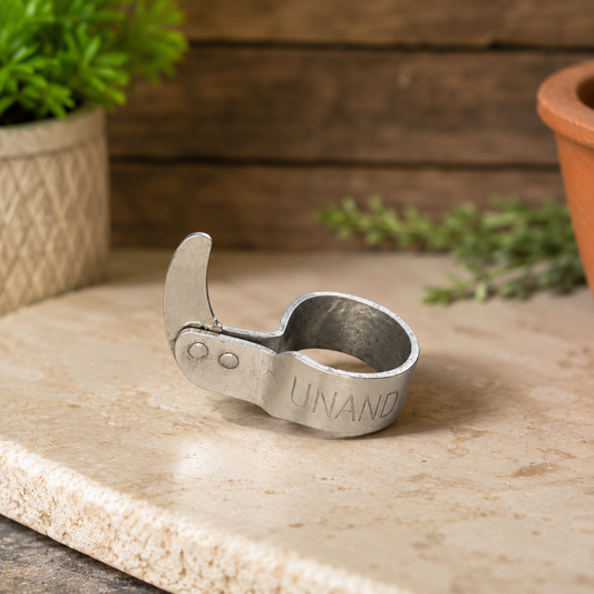 Stainless Steel Thumb Harvesting Knife Ring for Vegetable Picking, Fruit Harvesting & Garden Pruning | Wearable Finger Cutter Tool
