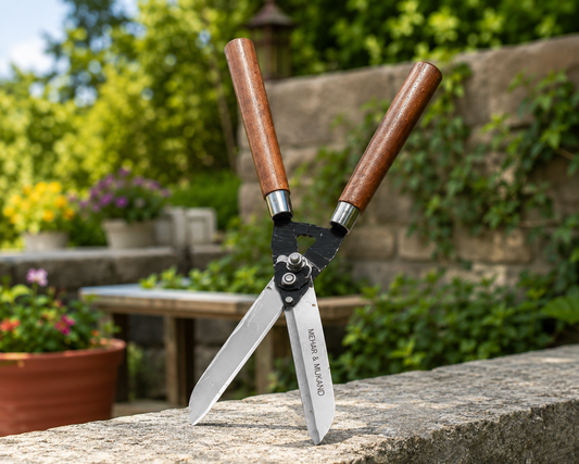 Heavy-Duty Manual Hedge Shear with Wooden Handles for Trimming Hedges, Shrubs, Bushes & Ornamental Plants | Professional Steel Garden Hedge Trimmer